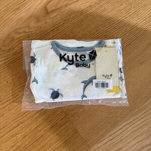 Kyte Baby Long Sleeve Pajamas in Dolphin Size 18-24 months